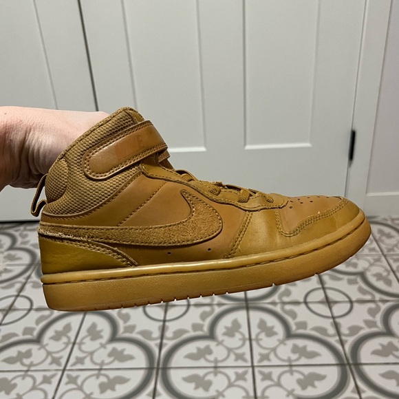 Boys Nike high top shoes - Picture 7 of 8